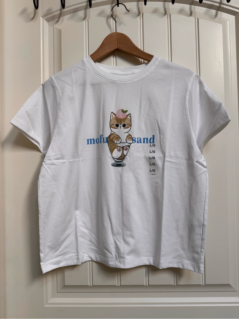 NWT Uniqlo mofusand Graphic T-Shirt. Size L